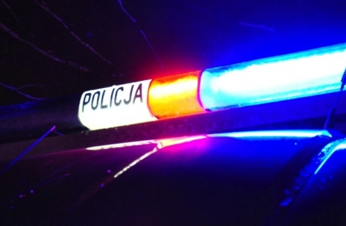 {Gołdapscy policjanci zatrzymali 16-latka, który nocą jeździł po mieście.}